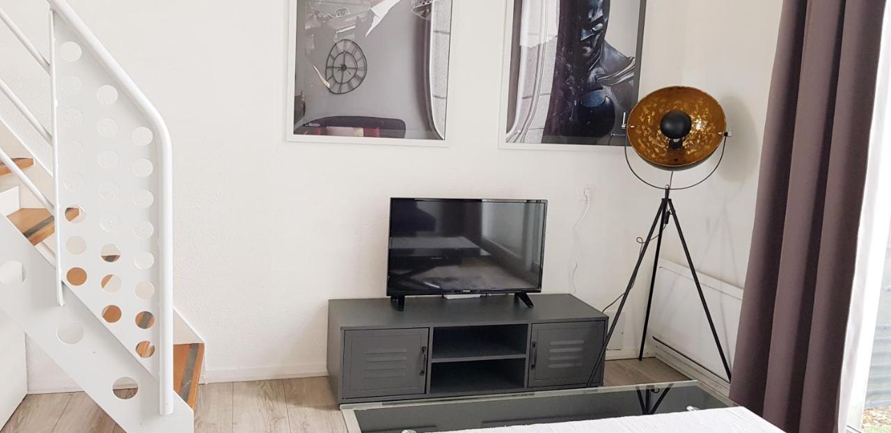 Appartement Cinema Aux Portes Du Futuroscope Chasseneuil-du-Poitou Exteriér fotografie
